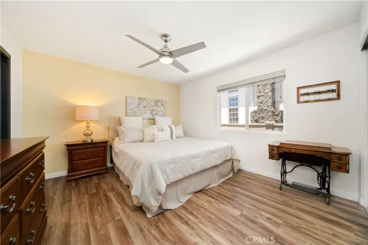 5919 County Oak Road, Woodland Hills, California 91367