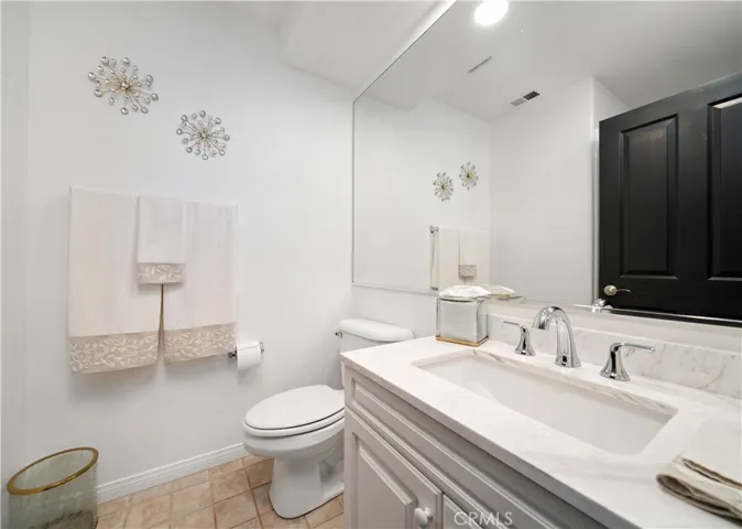 5919 County Oak Road, Woodland Hills, California 91367