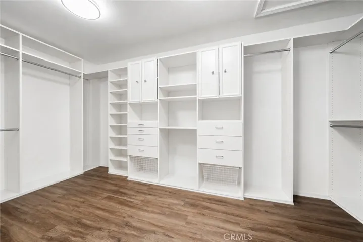 5919 County Oak Road, Woodland Hills, California 91367