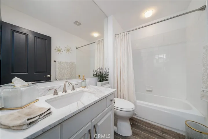 5919 County Oak Road, Woodland Hills, California 91367