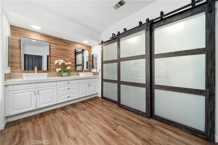 5919 County Oak Road, Woodland Hills, California 91367