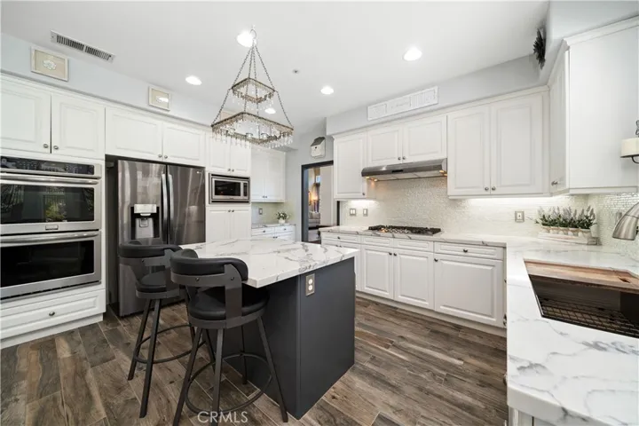 5919 County Oak Road, Woodland Hills, California 91367