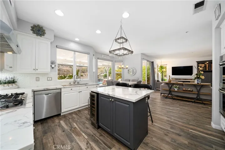 5919 County Oak Road, Woodland Hills, California 91367