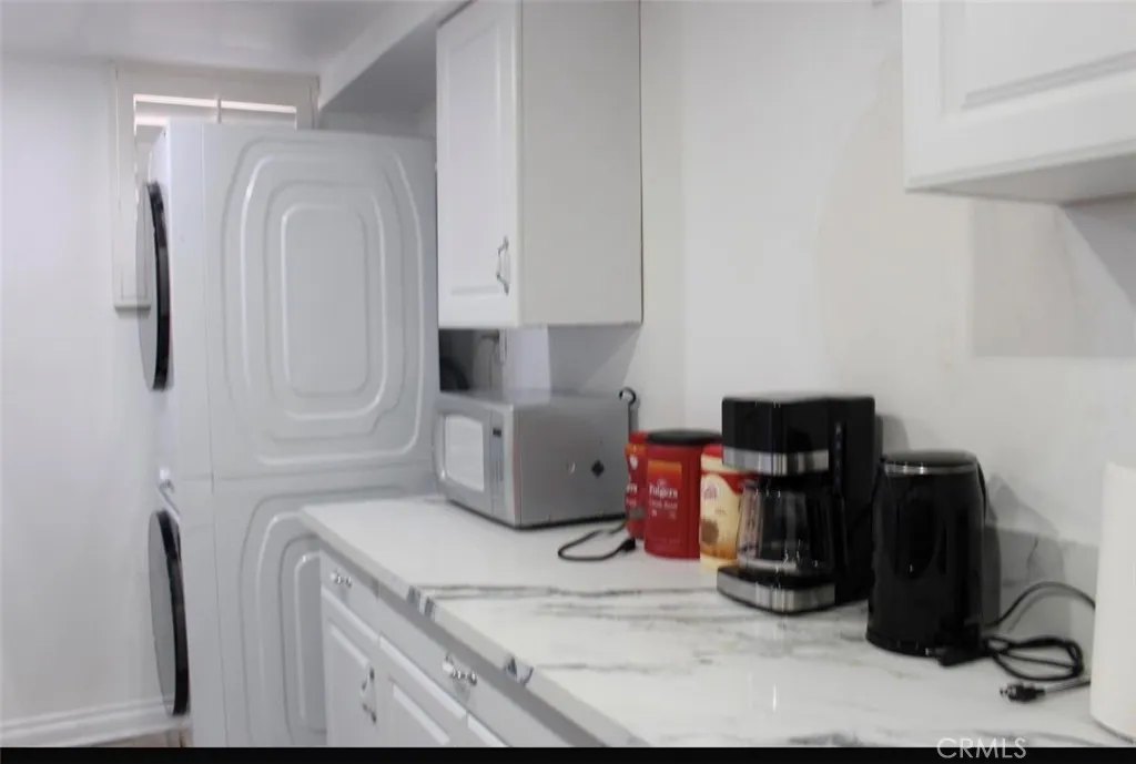 Guest separate washer/dryer Kitchen