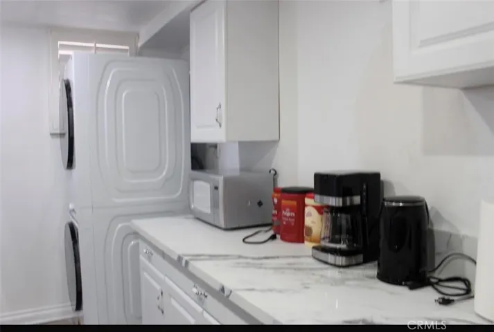 Guest separate washer/dryer Kitchen