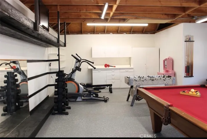 Detached garage
