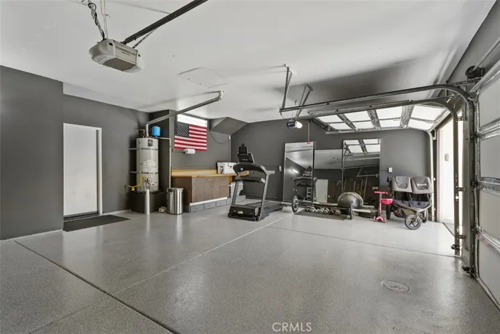 Workstation in garage and direct access to home