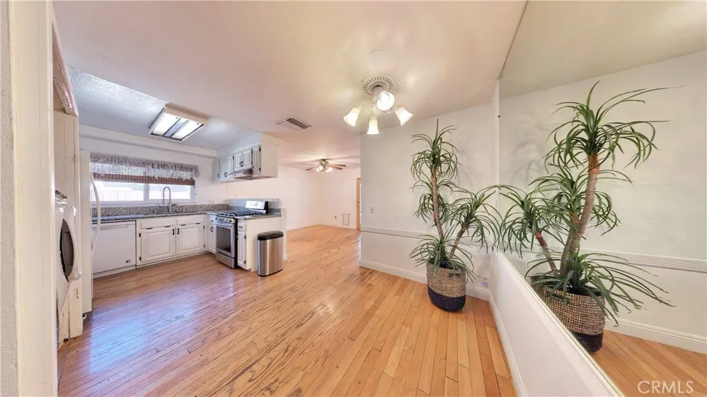 Photos may include virtual staging and / or alternation for visualization purposes.