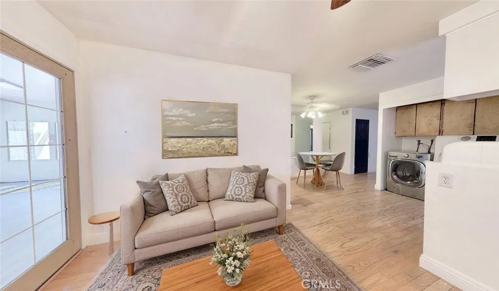 Photos may include virtual staging and / or alternation for visualization purposes.
