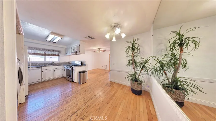 Photos may include virtual staging and / or alternation for visualization purposes.