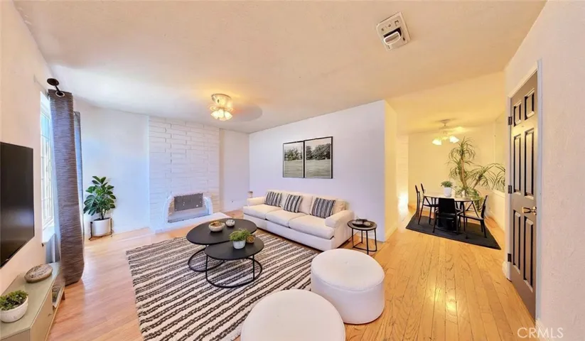 Photos may include virtual staging and / or alternation for visualization purposes.