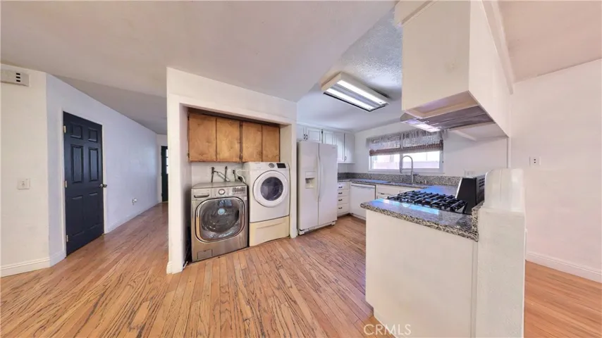 Photos may include virtual staging and / or alternation for visualization purposes.