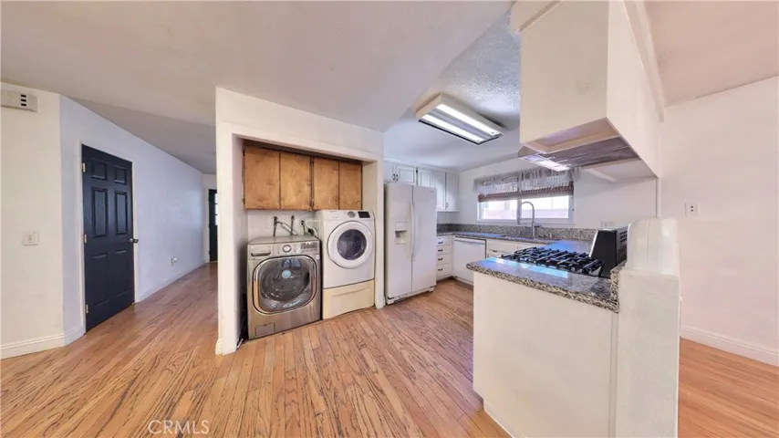 Photos may include virtual staging and / or alternation for visualization purposes.