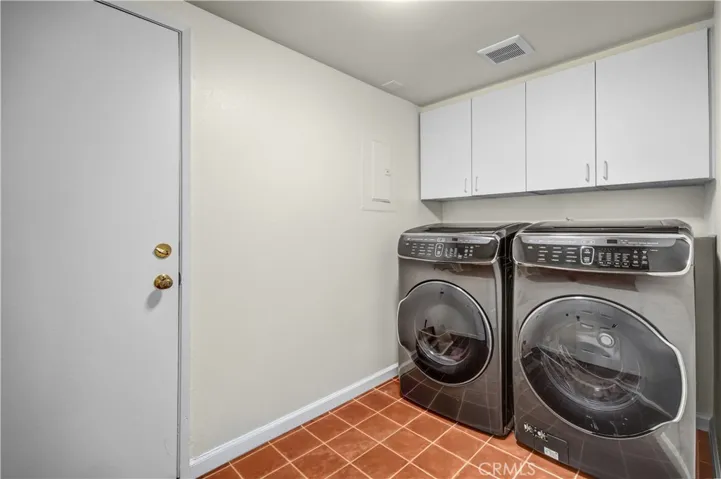 2607 Dove Creek Lane B, Pasadena, California 91107