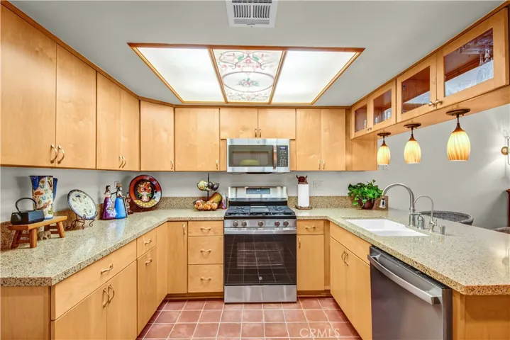 2607 Dove Creek Lane B, Pasadena, California 91107