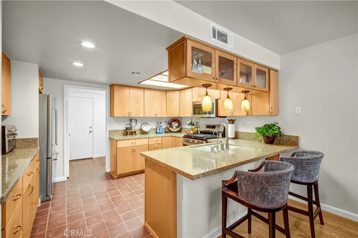 2607 Dove Creek Lane B, Pasadena, California 91107