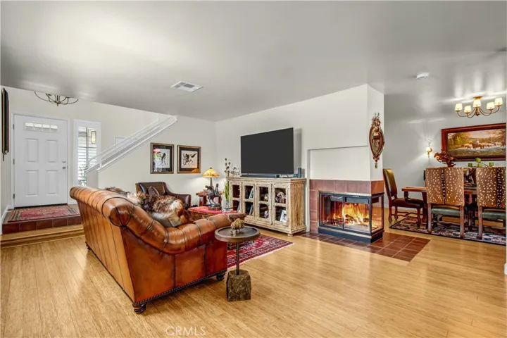 2607 Dove Creek Lane B, Pasadena, California 91107