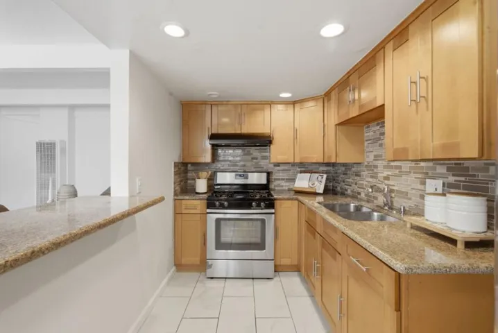 576 Sylvan Street 15, Daly City, California 94014