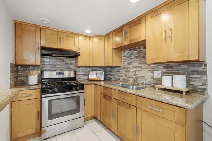 576 Sylvan Street 15, Daly City, California 94014