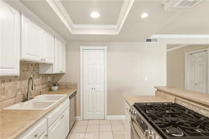 2615 Ruhland Avenue 15, Redondo Beach, California 90278