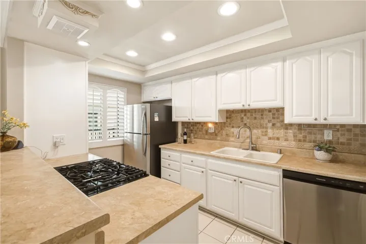 2615 Ruhland Avenue 15, Redondo Beach, California 90278