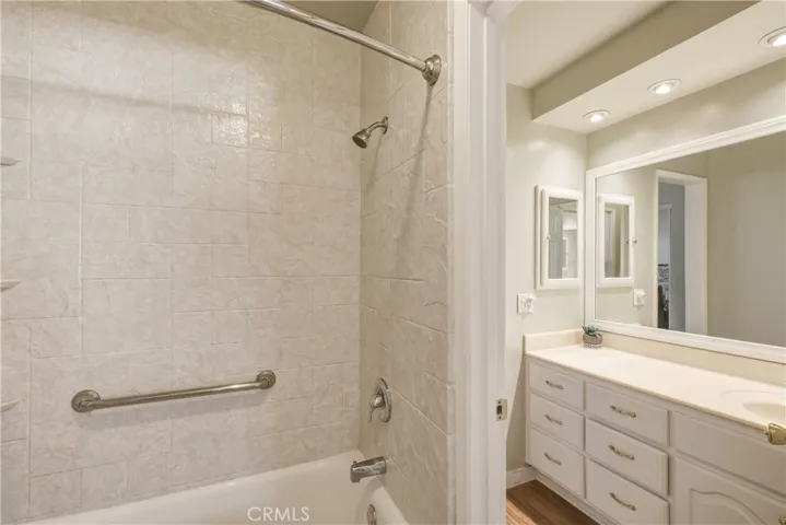 2615 Ruhland Avenue 15, Redondo Beach, California 90278
