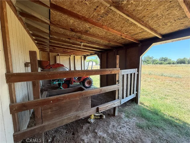 Box stall or animal pen