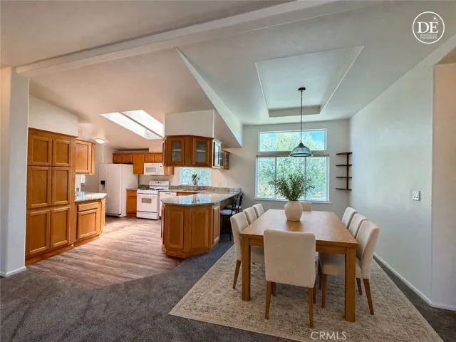 Virtually staged dining room