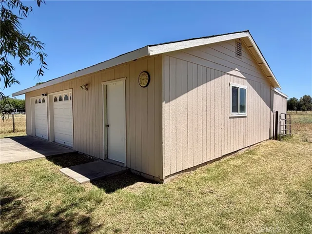 Detached garage and workshop