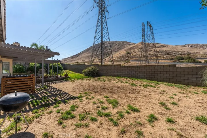 17229 Avenue Del Sol, Fontana, California 92337
