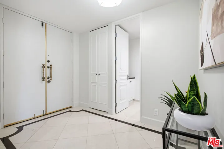 325 N Oakhurst Drive 405, Beverly Hills, California 90210
