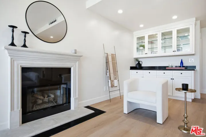 325 N Oakhurst Drive 405, Beverly Hills, California 90210