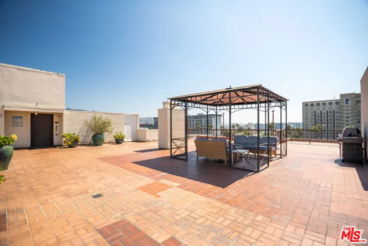 325 N Oakhurst Drive 405, Beverly Hills, California 90210