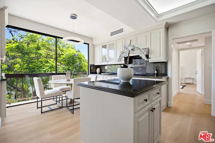 325 N Oakhurst Drive 405, Beverly Hills, California 90210
