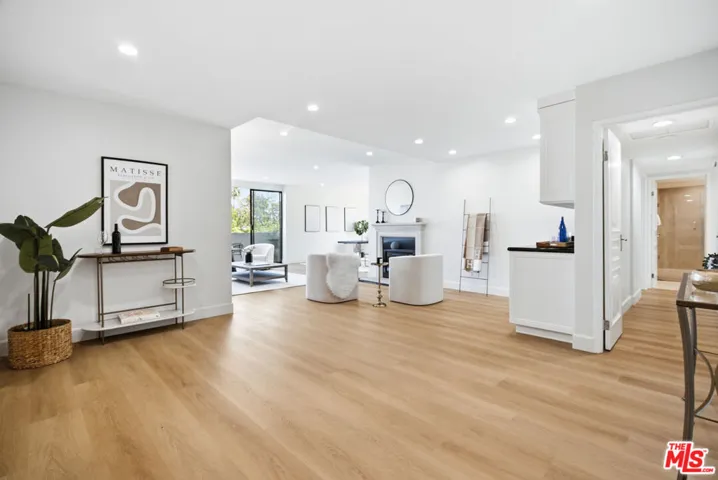 325 N Oakhurst Drive 405, Beverly Hills, California 90210