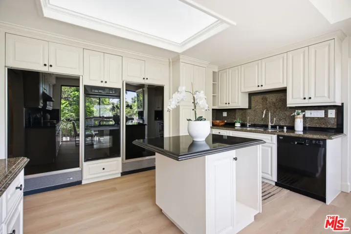 325 N Oakhurst Drive 405, Beverly Hills, California 90210