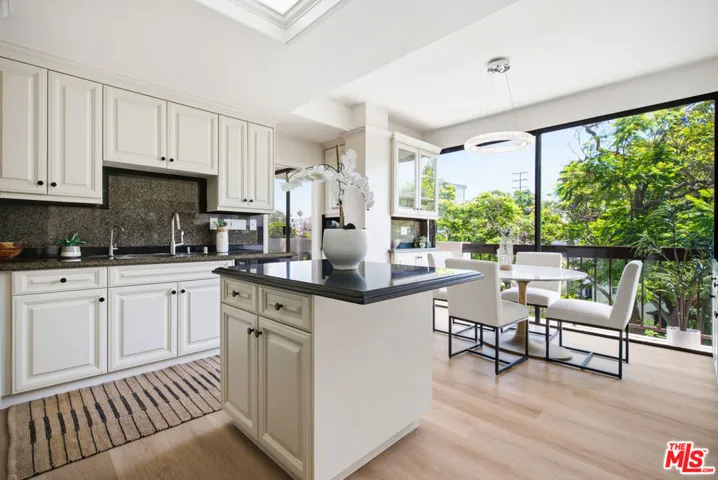 325 N Oakhurst Drive 405, Beverly Hills, California 90210