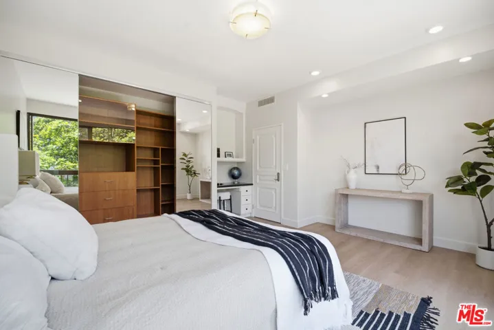 325 N Oakhurst Drive 405, Beverly Hills, California 90210