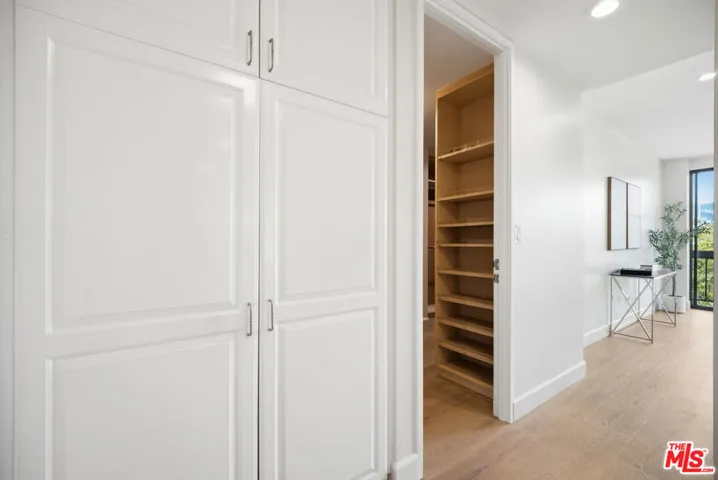 325 N Oakhurst Drive 405, Beverly Hills, California 90210