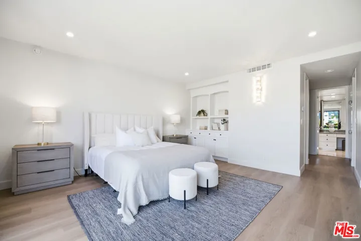 325 N Oakhurst Drive 405, Beverly Hills, California 90210