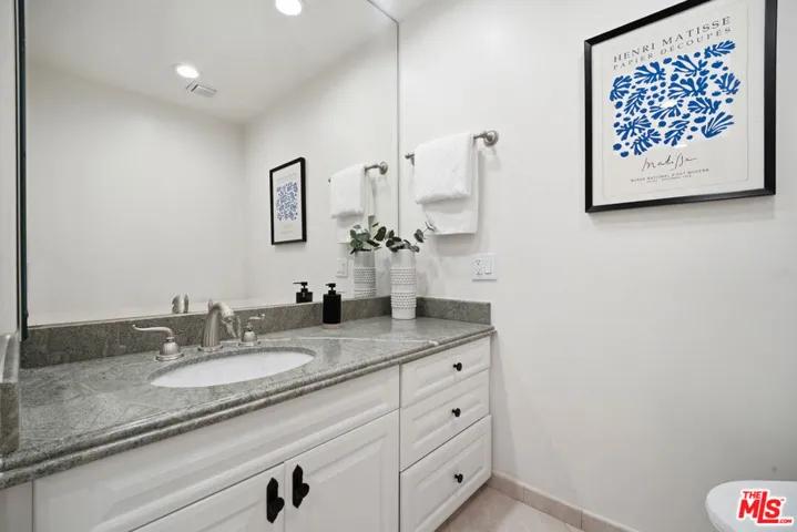 325 N Oakhurst Drive 405, Beverly Hills, California 90210