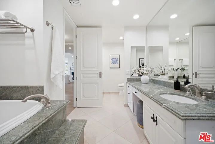 325 N Oakhurst Drive 405, Beverly Hills, California 90210