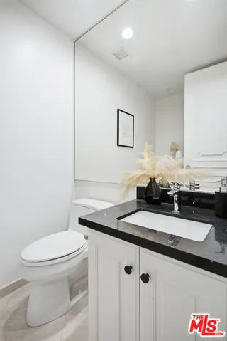 325 N Oakhurst Drive 405, Beverly Hills, California 90210