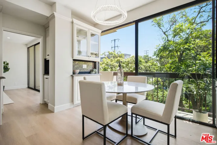 325 N Oakhurst Drive 405, Beverly Hills, California 90210