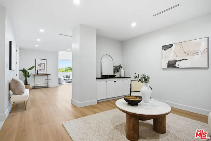 325 N Oakhurst Drive 405, Beverly Hills, California 90210
