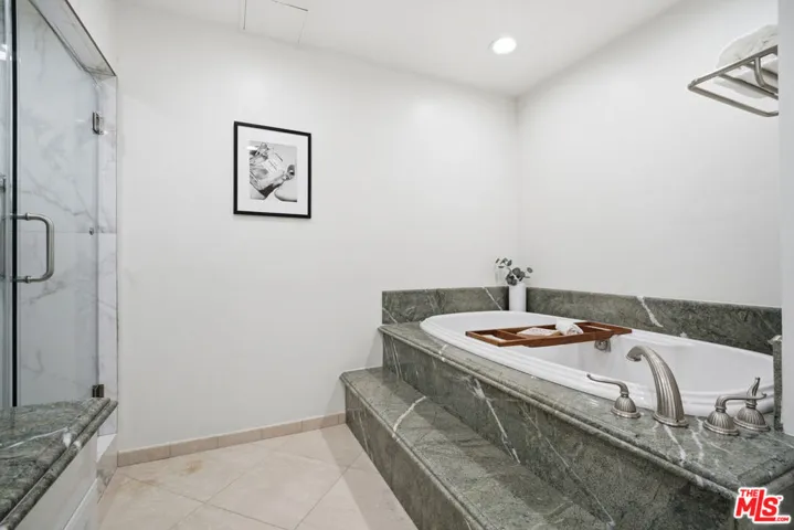325 N Oakhurst Drive 405, Beverly Hills, California 90210