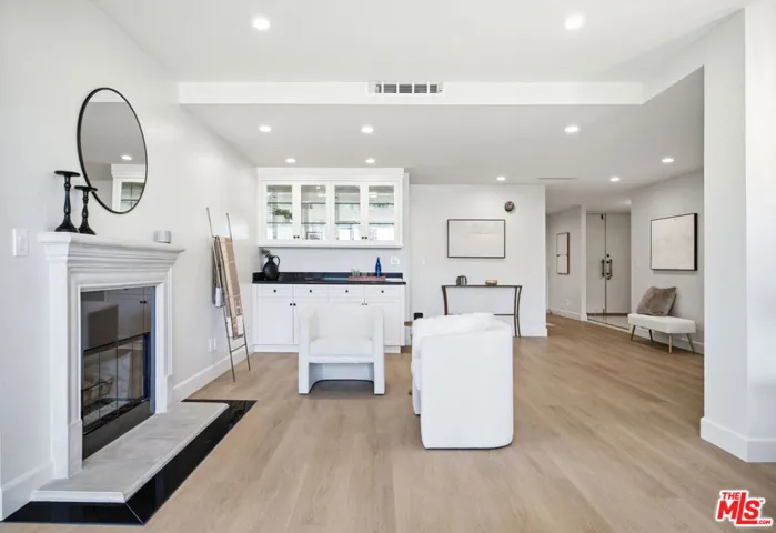 325 N Oakhurst Drive 405, Beverly Hills, California 90210