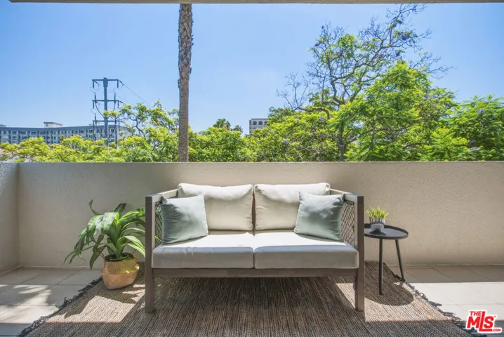 325 N Oakhurst Drive 405, Beverly Hills, California 90210