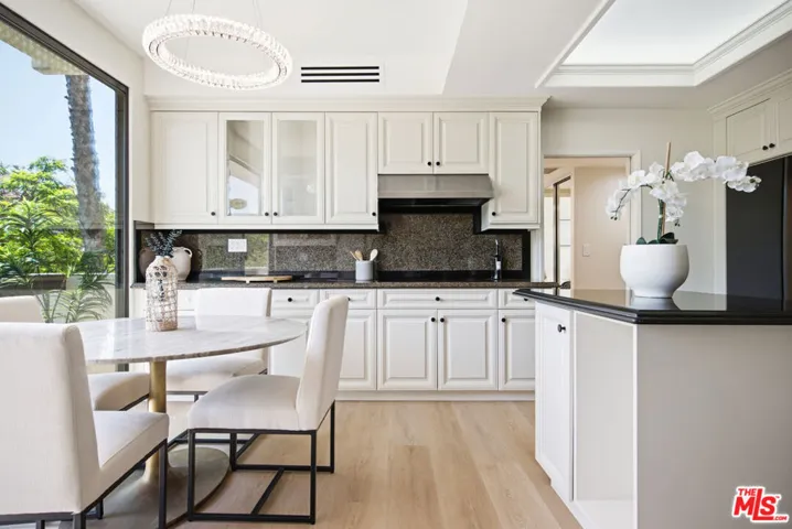 325 N Oakhurst Drive 405, Beverly Hills, California 90210