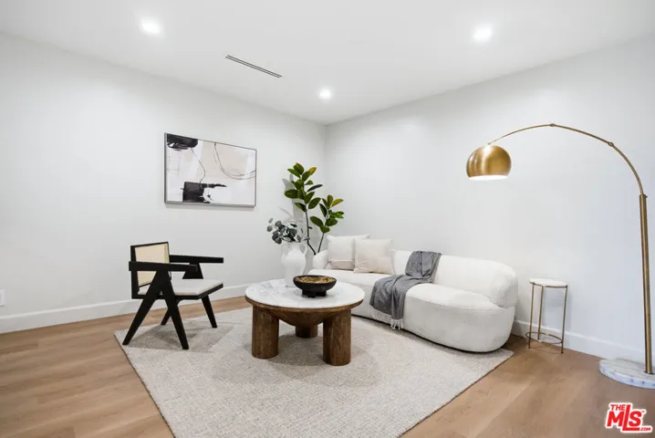 325 N Oakhurst Drive 405, Beverly Hills, California 90210